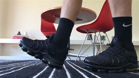 nike air vapormax feet.